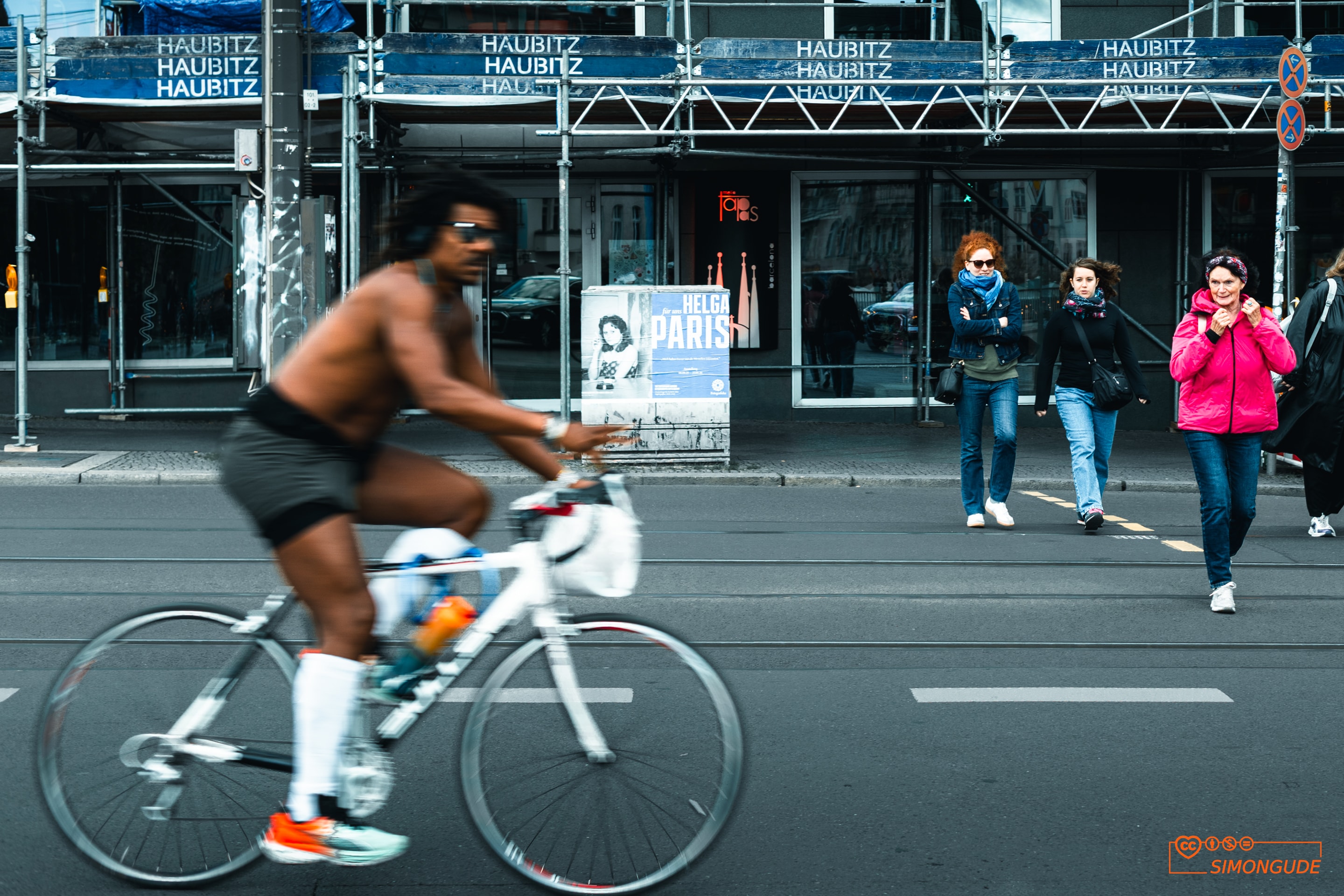 Simon Gude — Street Photography